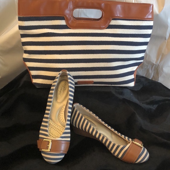 16x10 clutch purse matching Dexflex Comfort size 6 1/2 navy cream wedges - Picture 2 of 10